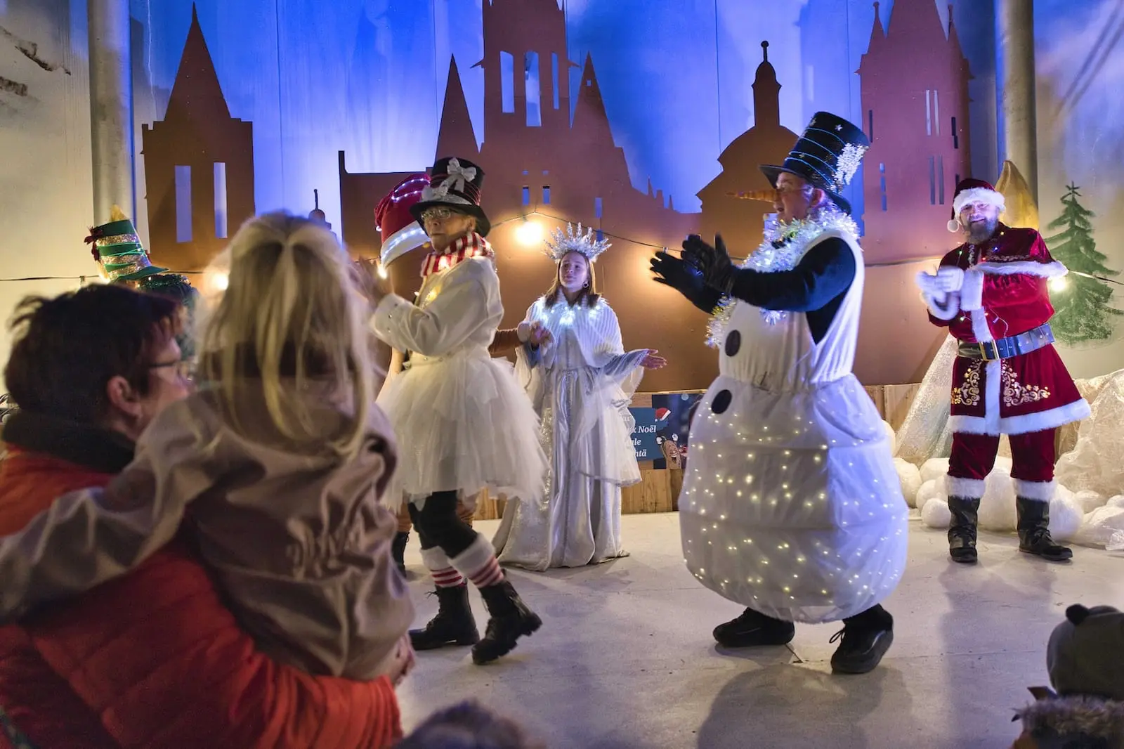 Weihnachtsparade mit Schneemann und Weihnachtsmann bei den Mühlhäuser Winterlichtern